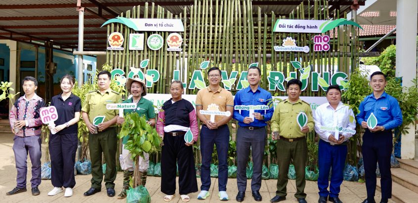 Góp Lá Vá Rừng: Trồng 18.000 cây phủ xanh rừng Tây Bắc