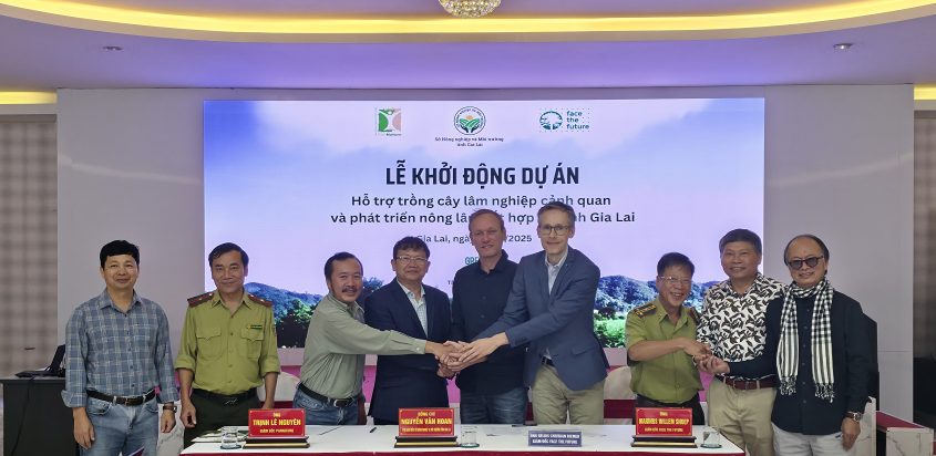 Lễ khởi động Dự án Hỗ trợ trồng cây lâm nghiệp cảnh quan và phát triển nông lâm kết hợp tại tỉnh Gia Lai